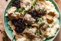 Creamy Slow Cooker Swedish Meatballs