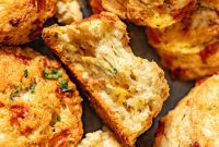 Fluffy Cheddar Chive Biscuits