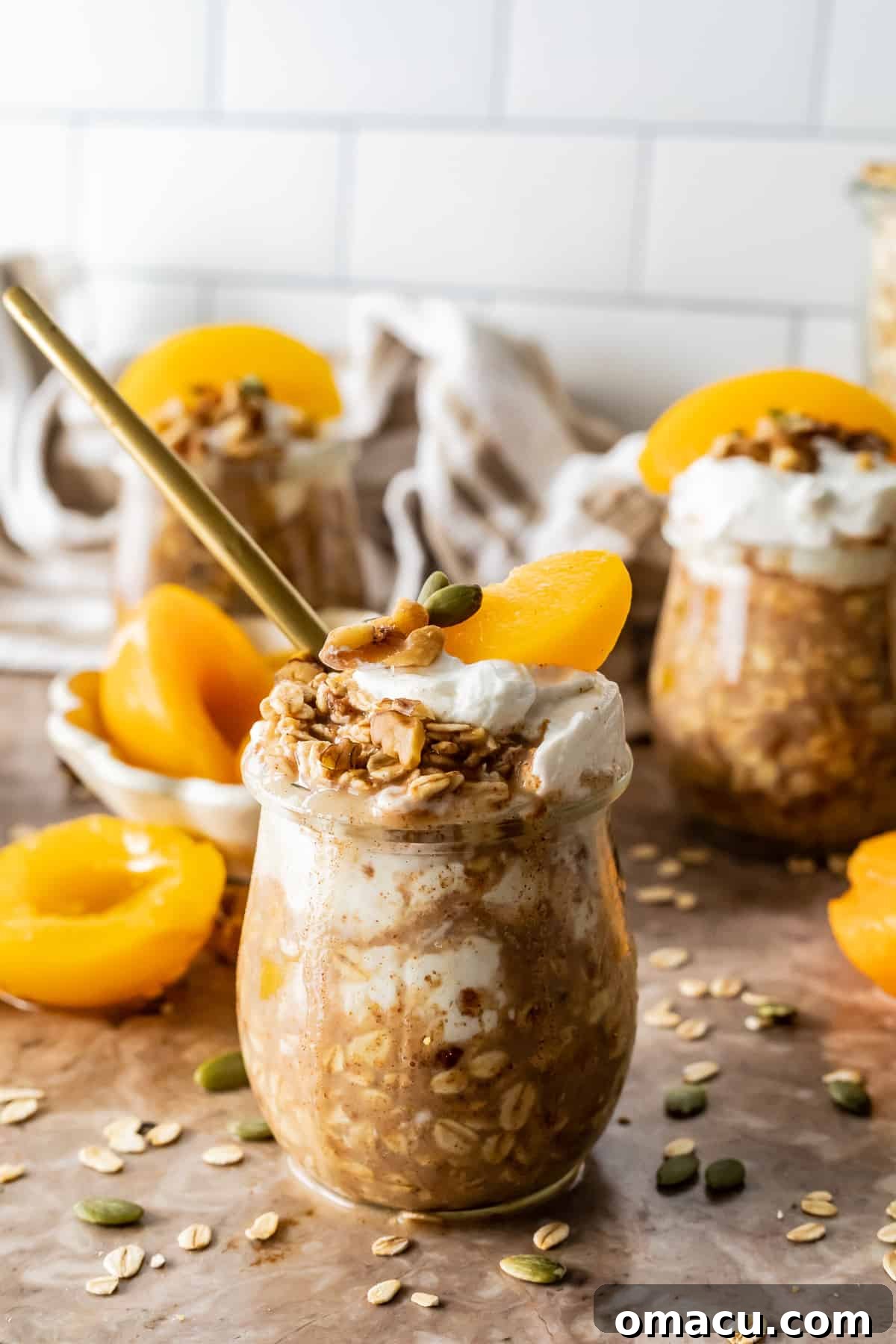 Delightful Peach Cobbler Overnight Oats in a mason jar, garnished with fresh peaches.