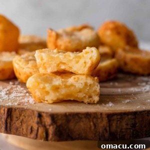 up close shot of pao de queijo