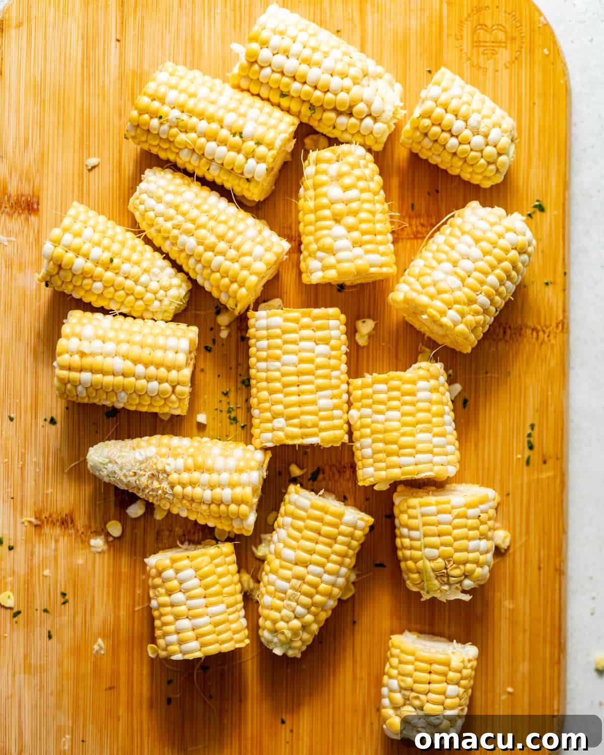Oven-Baked Corn on the Cob with Garlic Herb Butter 4 corn on the cob cut into small nibblers.